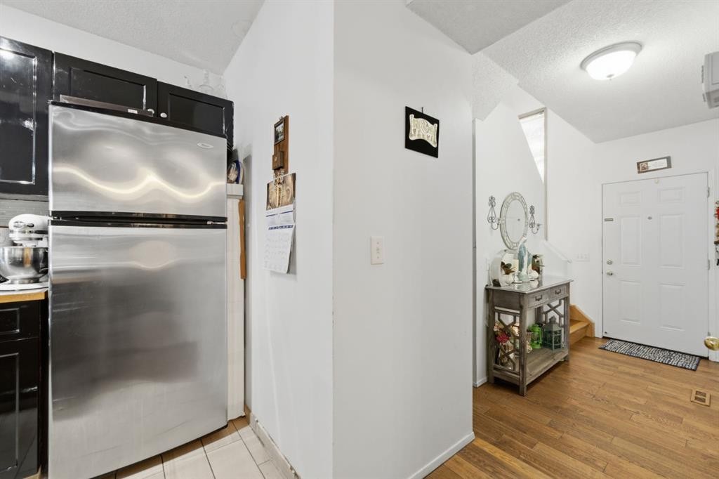 240 Shawinigan Drive Sw, Calgary, AB