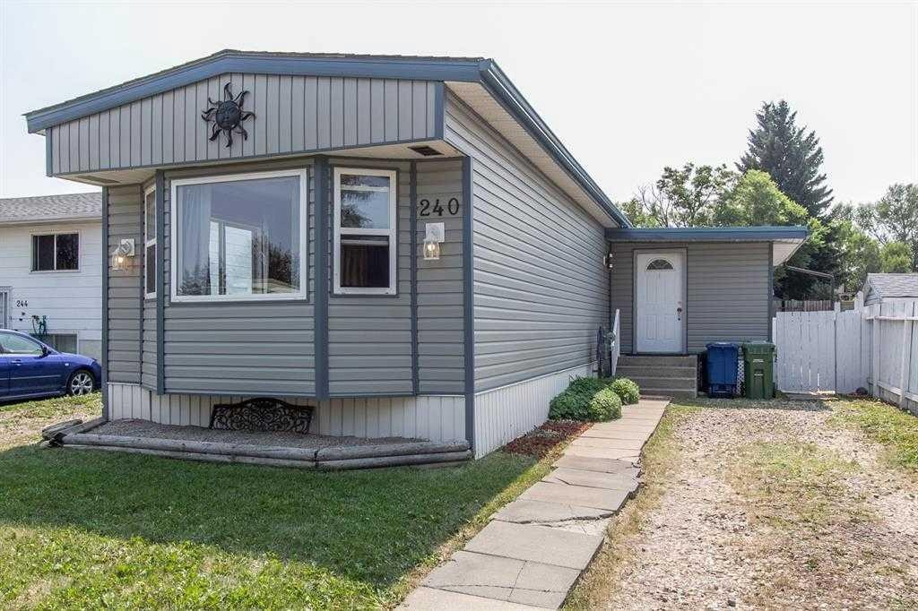 240 Big Hill Circle Se, Airdrie, AB - Outdoor