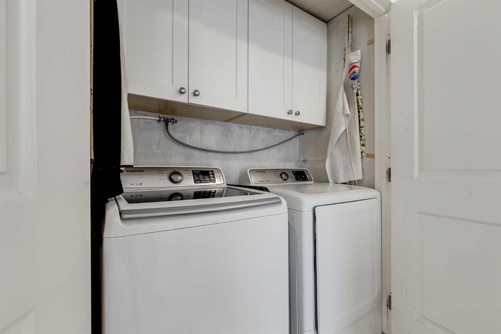 240 Big Hill Circle Se, Airdrie, AB - Indoor Photo Showing Laundry Room