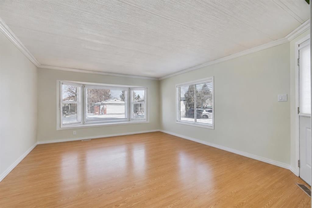 240 Big Hill Circle Se, Airdrie, AB - Indoor Photo Showing Other Room