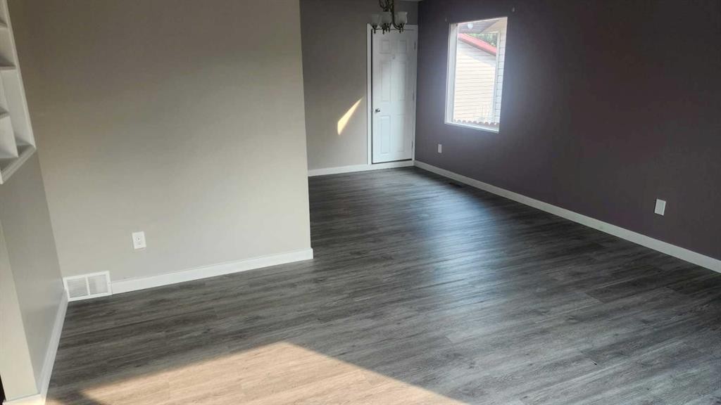 6736 Malvern Road Ne, Calgary, AB - Indoor Photo Showing Other Room