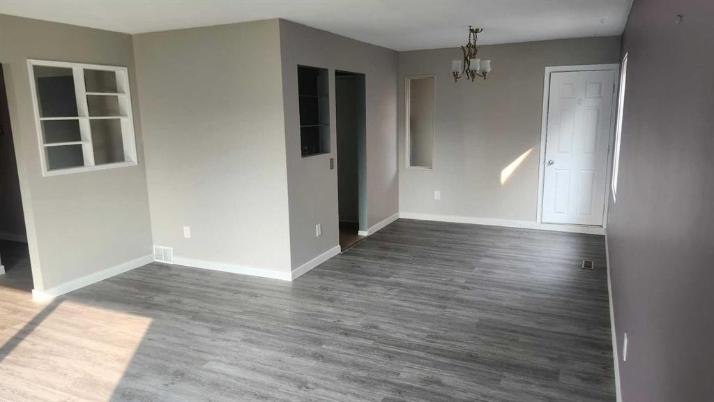 6736 Malvern Road Ne, Calgary, AB - Indoor Photo Showing Other Room
