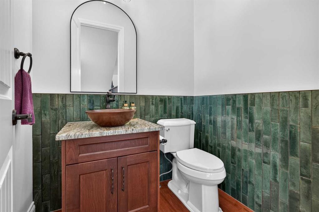 8 Spring Valley Lane Sw, Calgary, AB - Indoor Photo Showing Bathroom