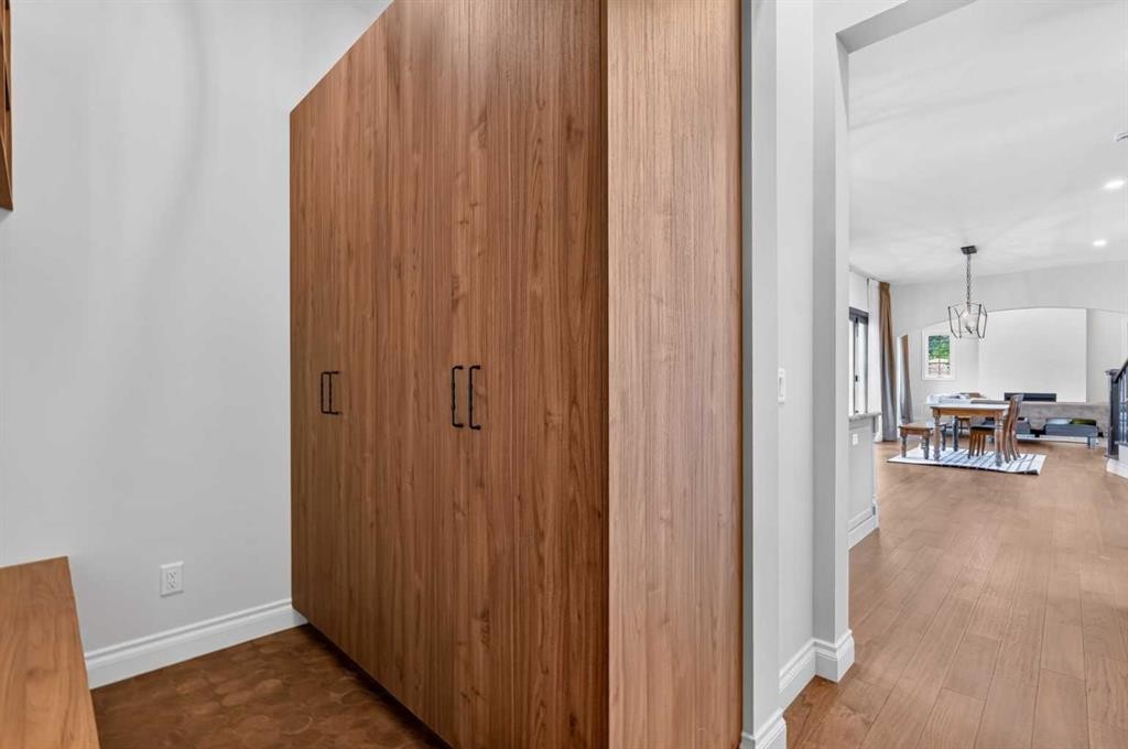 8 Spring Valley Lane Sw, Calgary, AB - Indoor Photo Showing Other Room
