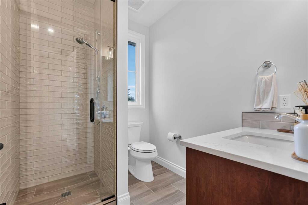 8 Spring Valley Lane Sw, Calgary, AB - Indoor Photo Showing Bathroom