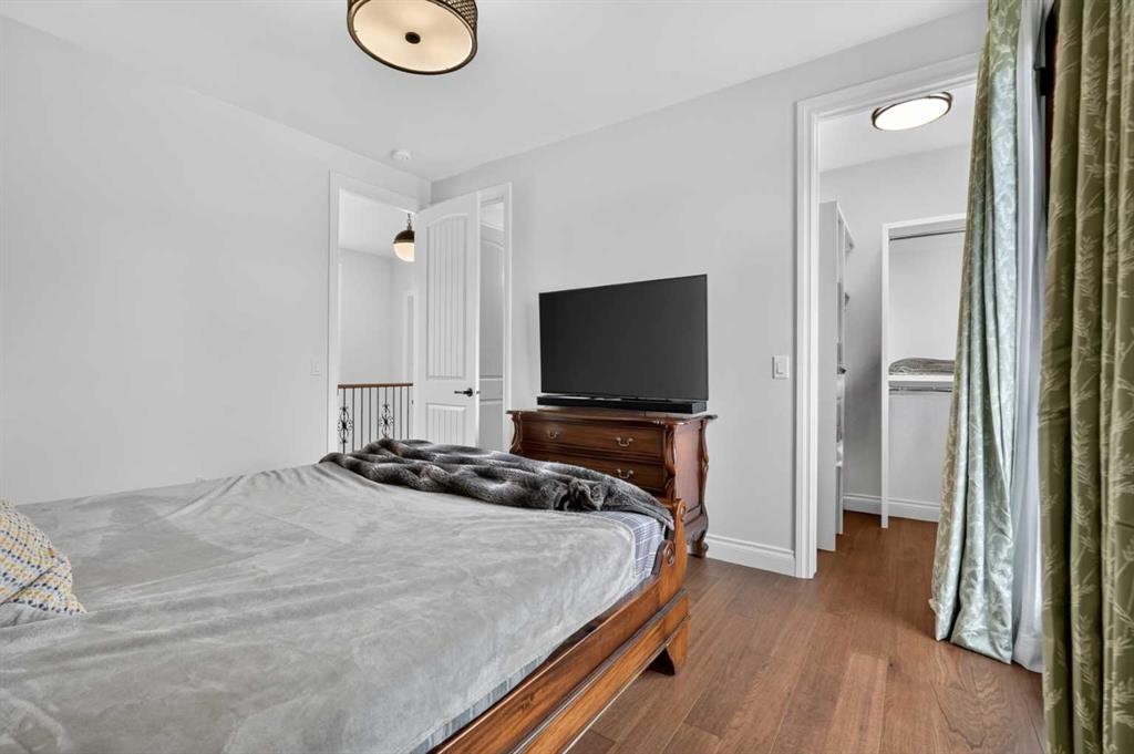 8 Spring Valley Lane Sw, Calgary, AB - Indoor Photo Showing Bedroom