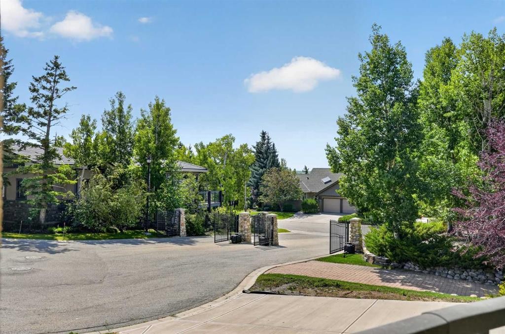 8 Spring Valley Lane Sw, Calgary, AB - Outdoor