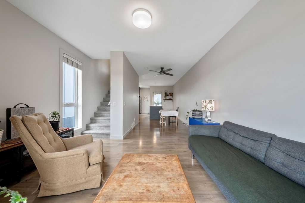 3541 69 Street Nw, Calgary, AB - Indoor Photo Showing Living Room