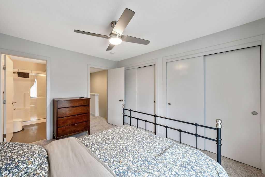 3541 69 Street Nw, Calgary, AB - Indoor Photo Showing Bedroom