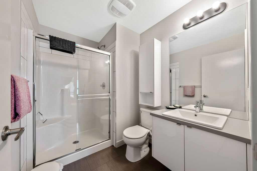 3541 69 Street Nw, Calgary, AB - Indoor Photo Showing Bathroom