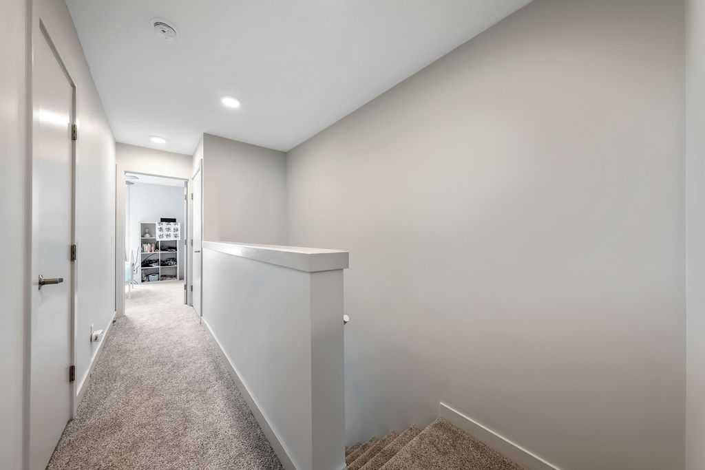 3541 69 Street Nw, Calgary, AB - Indoor Photo Showing Other Room