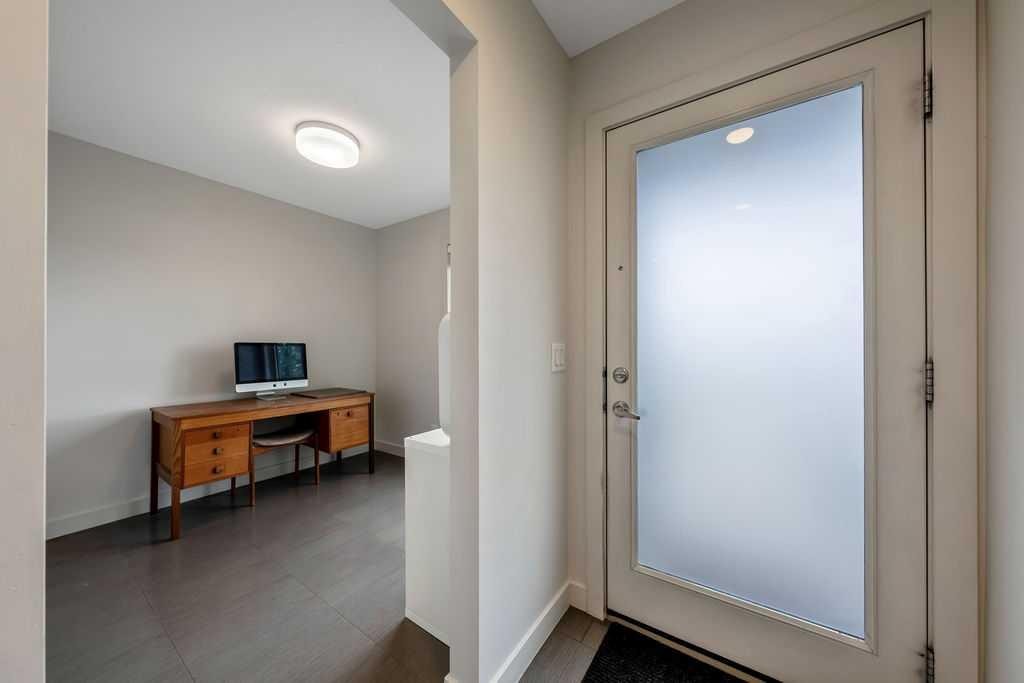 3541 69 Street Nw, Calgary, AB - Indoor Photo Showing Other Room