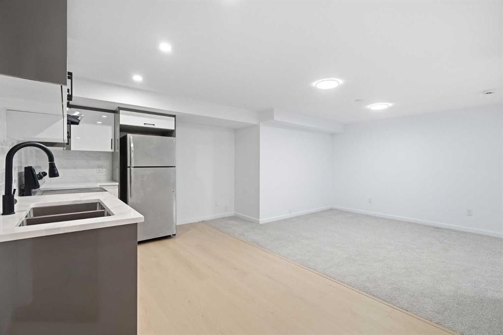 52 Penedo Place Se, Calgary, AB - Indoor