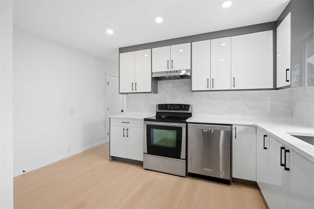 52 Penedo Place Se, Calgary, AB - Indoor Photo Showing Kitchen