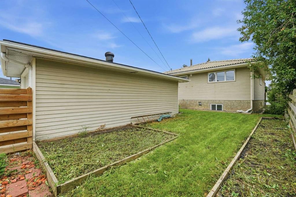 52 Penedo Place Se, Calgary, AB - Outdoor With Exterior