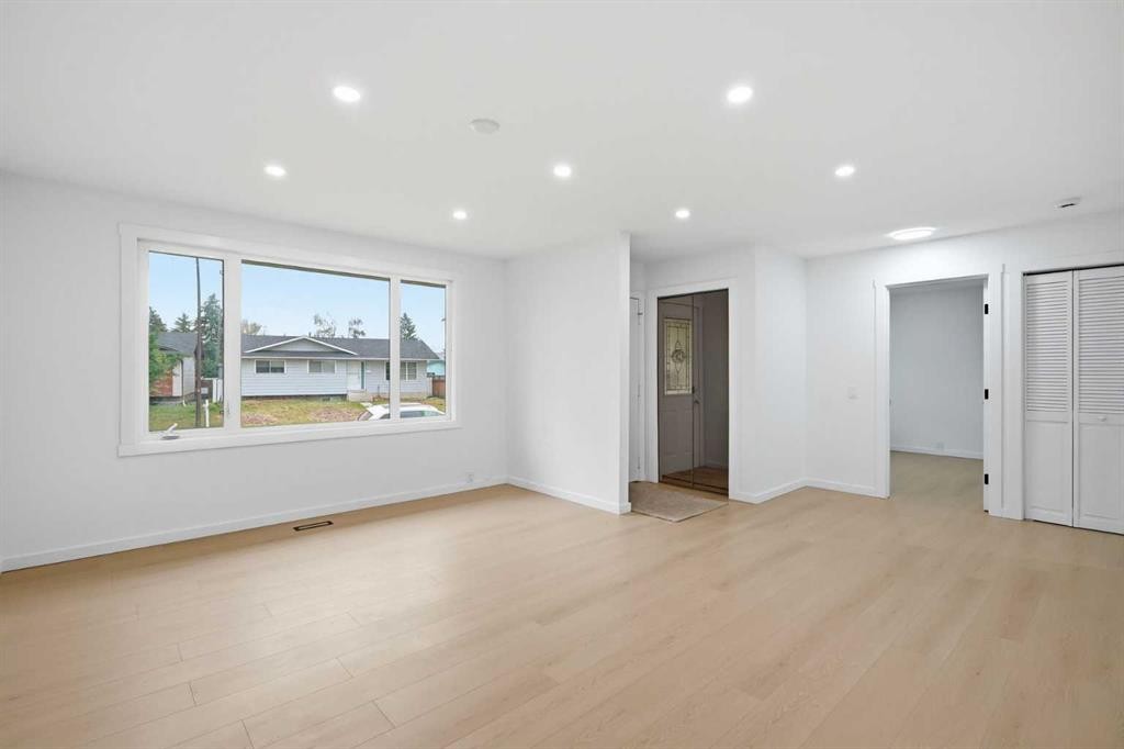 52 Penedo Place Se, Calgary, AB - Indoor
