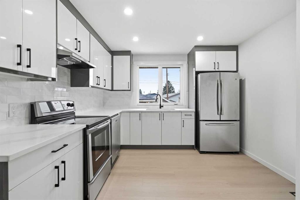52 Penedo Place Se, Calgary, AB - Indoor Photo Showing Kitchen With Upgraded Kitchen