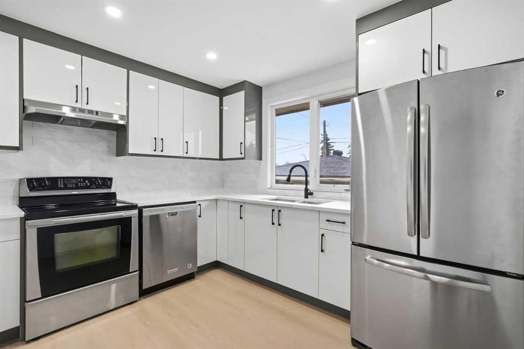 52 Penedo Place Se, Calgary, AB - Indoor Photo Showing Kitchen