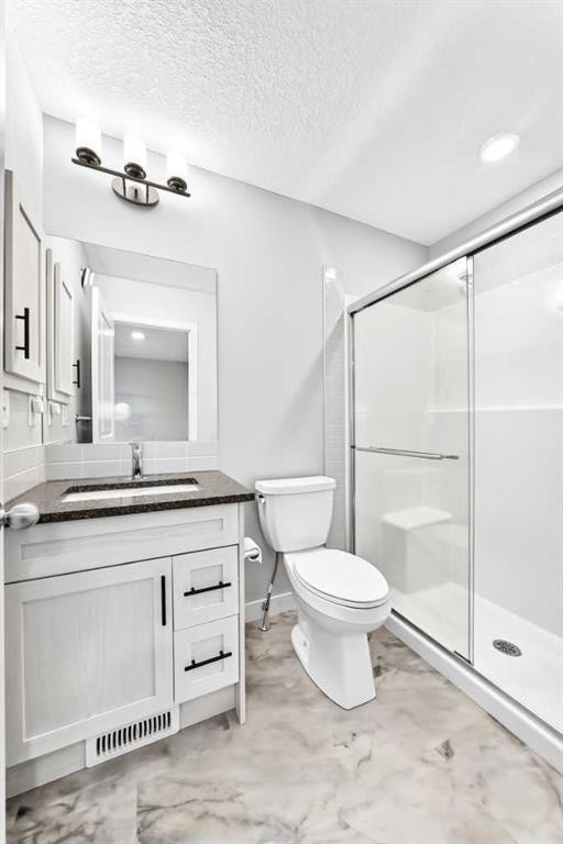 164 Langwell Common Se, Airdrie, AB - Indoor Photo Showing Bathroom