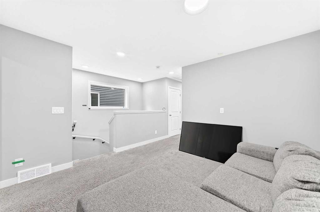 164 Langwell Common Se, Airdrie, AB - Indoor Photo Showing Other Room