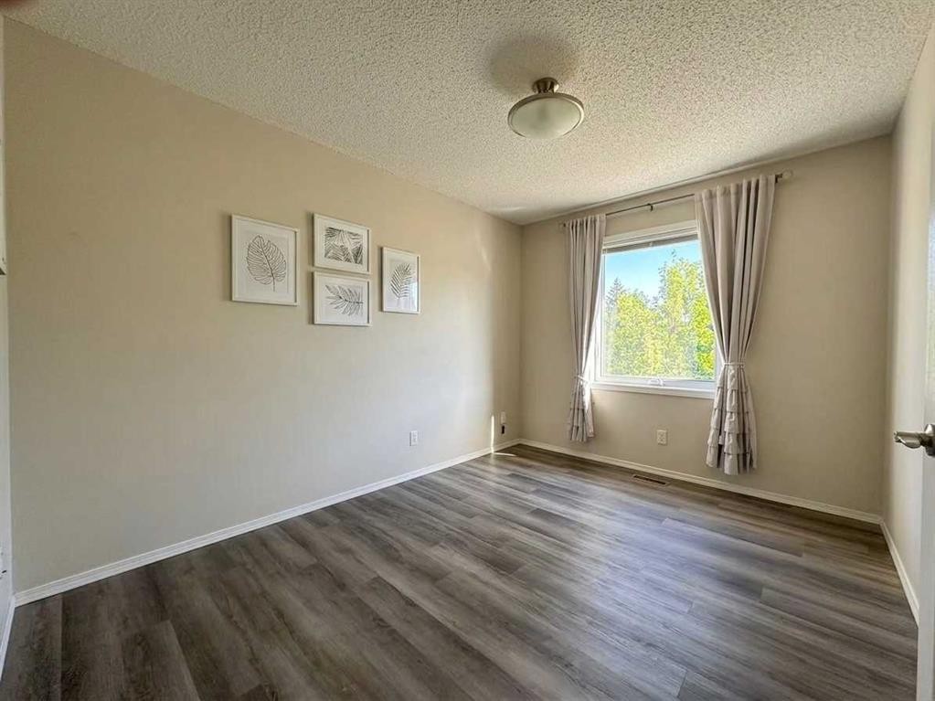 153 Hawkdale Circle Nw, Calgary, AB - Indoor Photo Showing Other Room