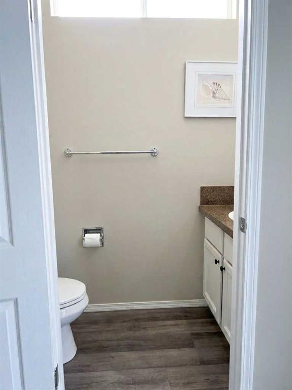 153 Hawkdale Circle Nw, Calgary, AB - Indoor Photo Showing Bathroom