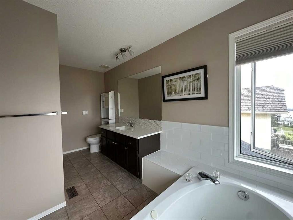 153 Hawkdale Circle Nw, Calgary, AB - Indoor