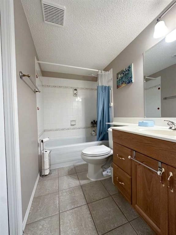 153 Hawkdale Circle Nw, Calgary, AB - Indoor Photo Showing Bathroom