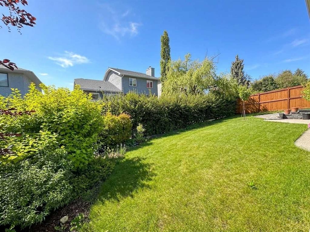 153 Hawkdale Circle Nw, Calgary, AB - Outdoor