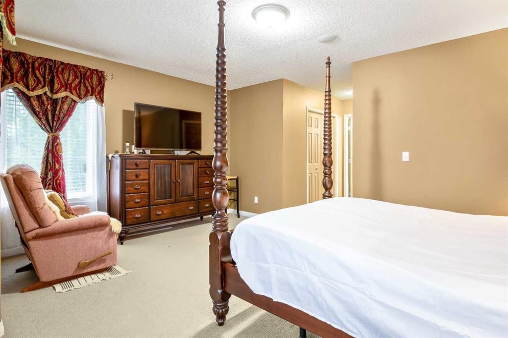 230 Shannon Square Sw, Calgary, AB