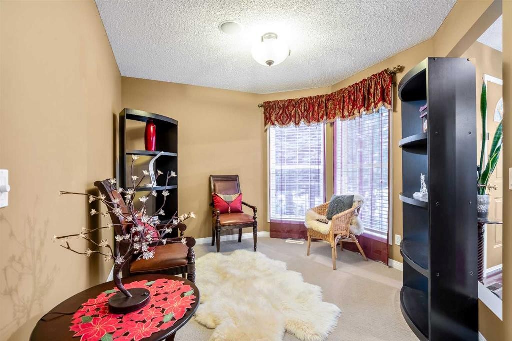 230 Shannon Square Sw, Calgary, AB