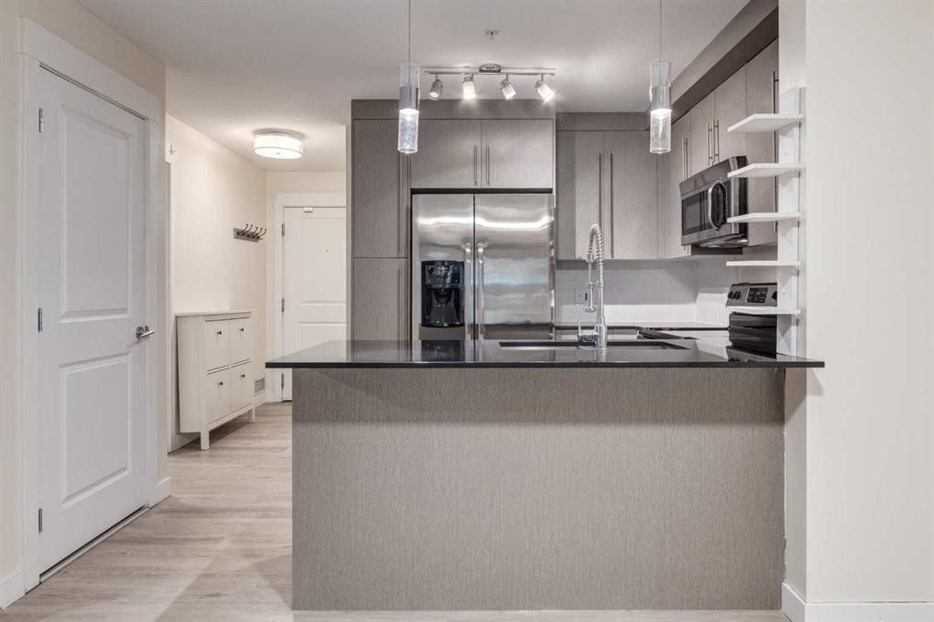 2108-11 Mahogany Row Se, Calgary, AB - Indoor Photo Showing Kitchen