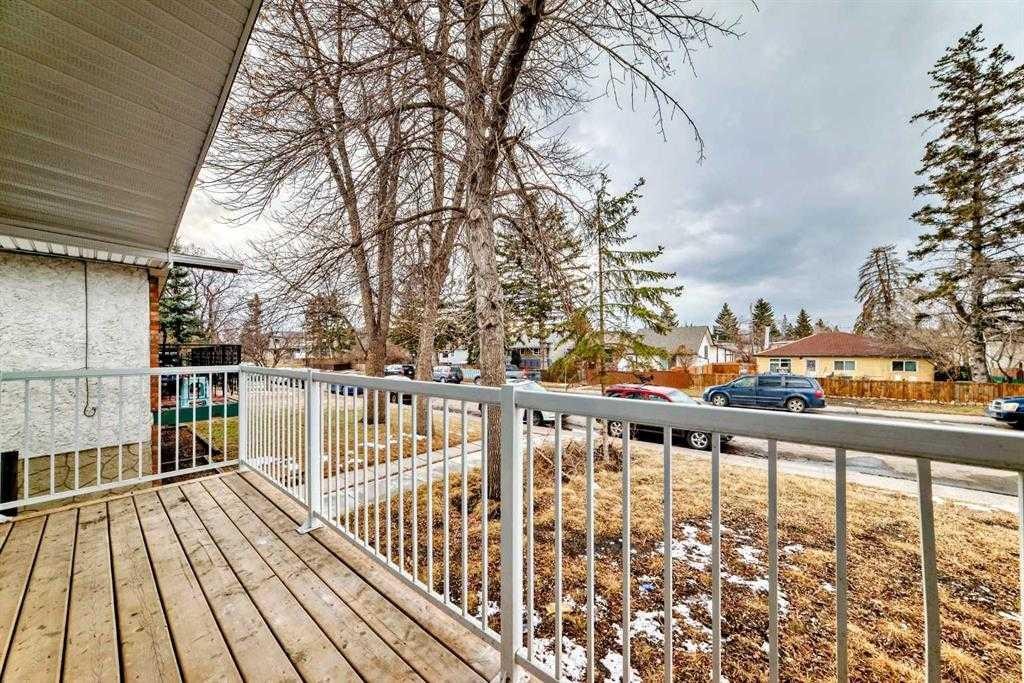 2008 41 Street Se, Calgary, AB - Outdoor