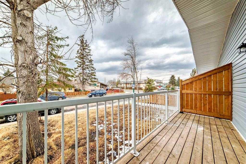 2008 41 Street Se, Calgary, AB - Outdoor