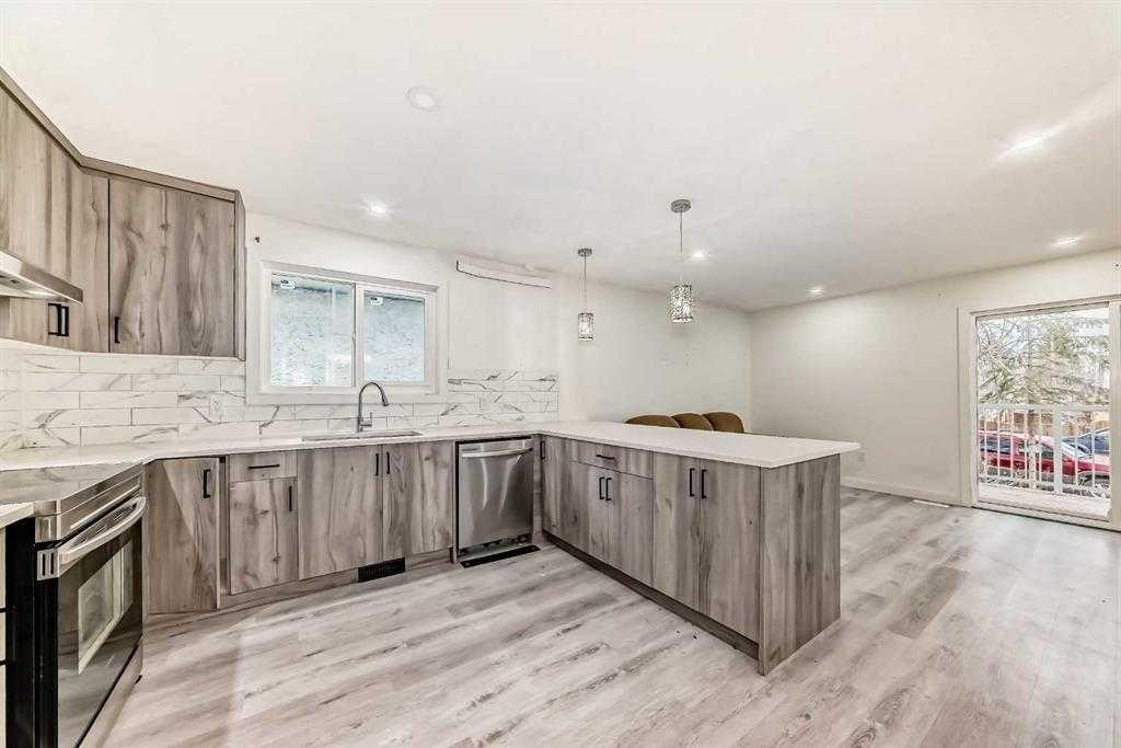 2008 41 Street Se, Calgary, AB - Indoor Photo Showing Kitchen With Upgraded Kitchen