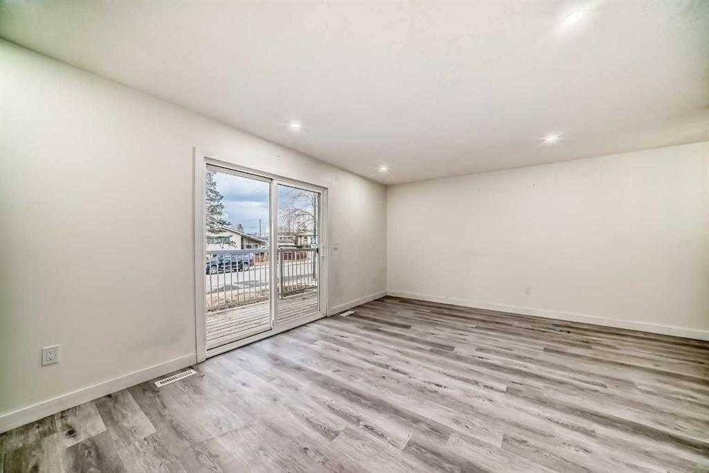 2008 41 Street Se, Calgary, AB - Indoor Photo Showing Other Room