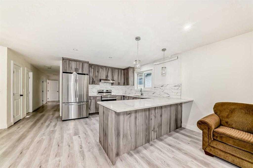 2008 41 Street Se, Calgary, AB - Indoor Photo Showing Kitchen With Upgraded Kitchen