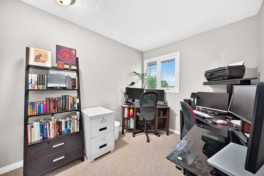 1487 Berkley Drive Nw, Calgary, AB - Indoor Photo Showing Office