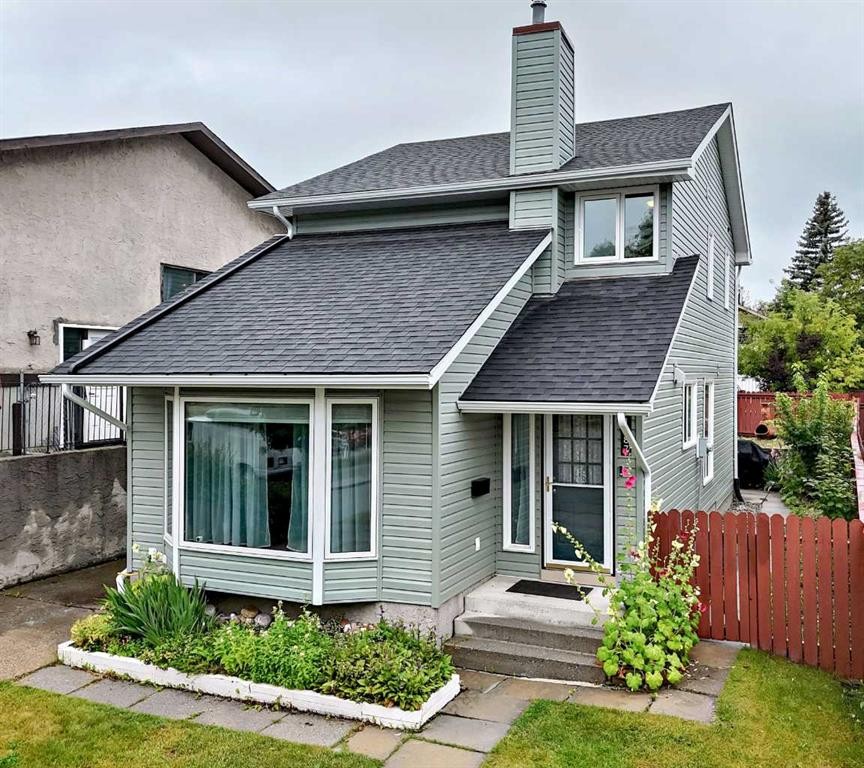 1487 Berkley Drive Nw, Calgary, AB - Outdoor With Exterior