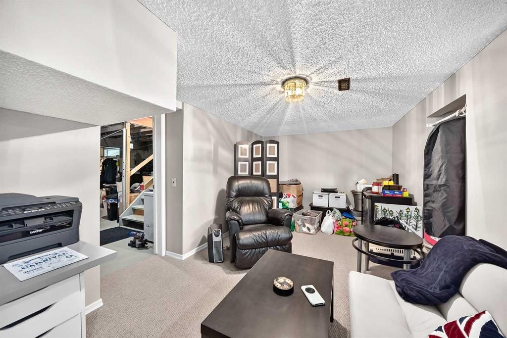 1487 Berkley Drive Nw, Calgary, AB - Indoor