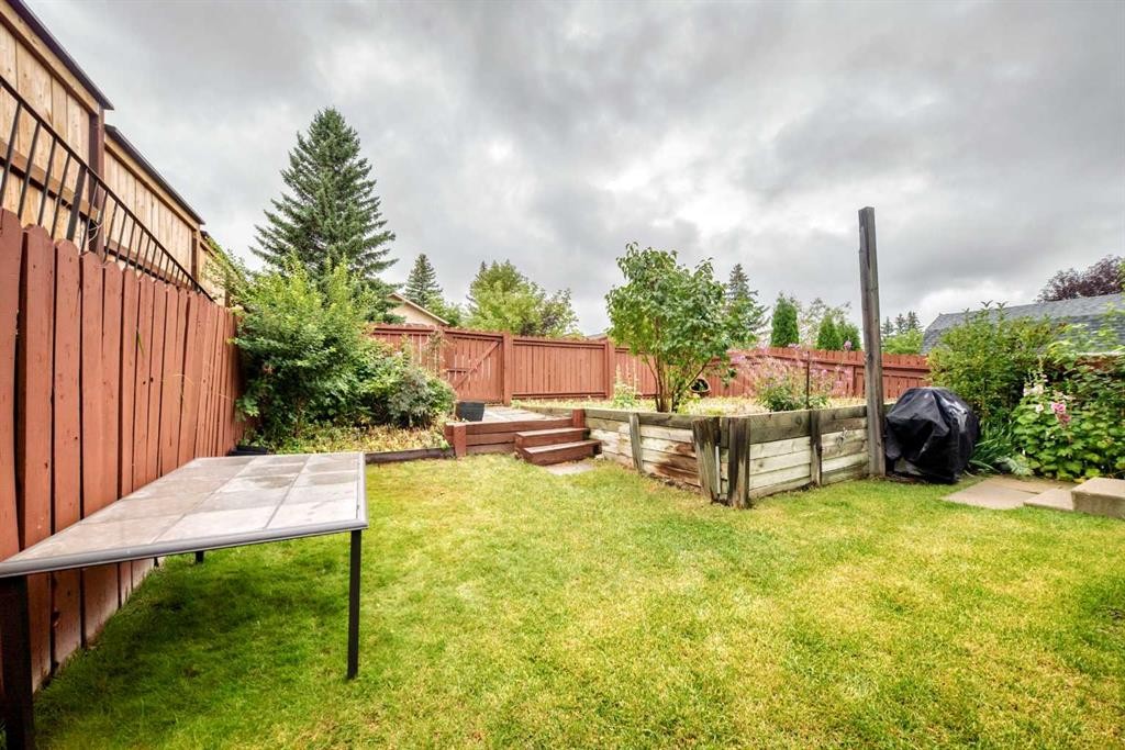 1487 Berkley Drive Nw, Calgary, AB - Outdoor