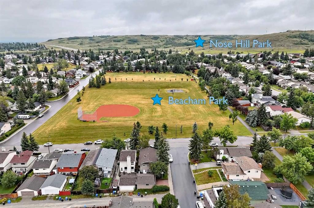 1487 Berkley Drive Nw, Calgary, AB - Outdoor With View