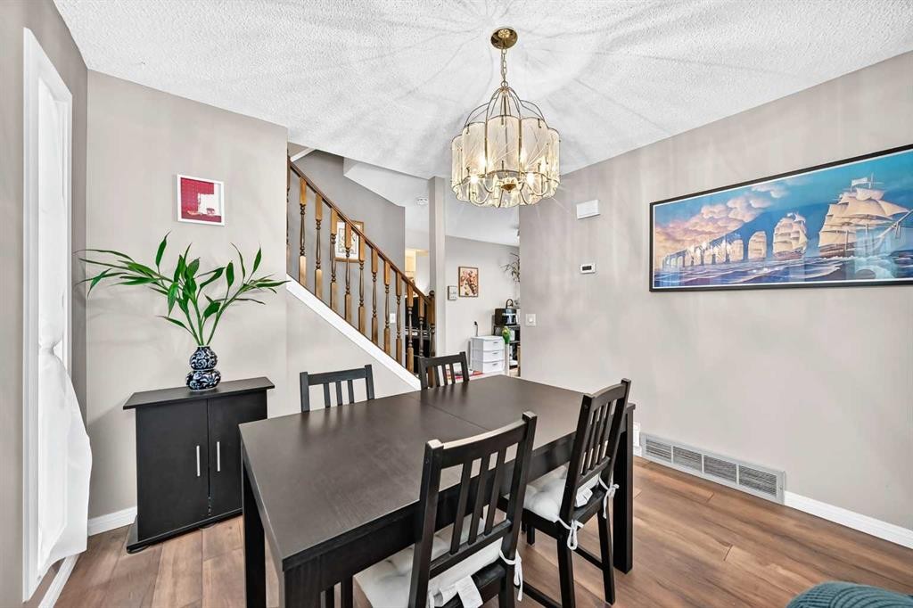 1487 Berkley Drive Nw, Calgary, AB - Indoor Photo Showing Dining Room