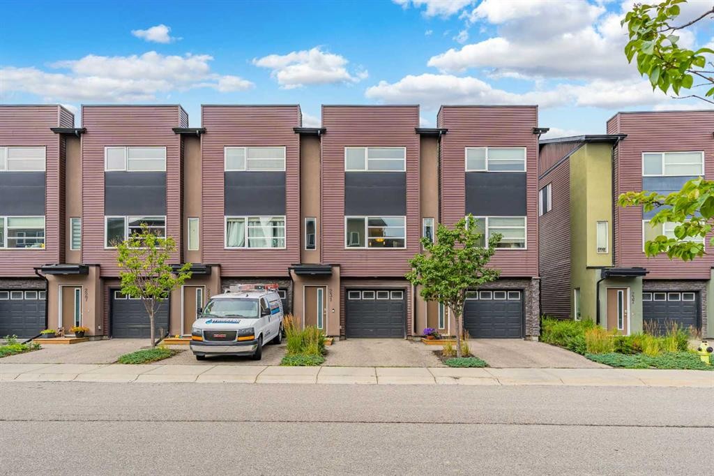 231 Covecreek Circle Ne, Calgary, AB - Outdoor With Facade