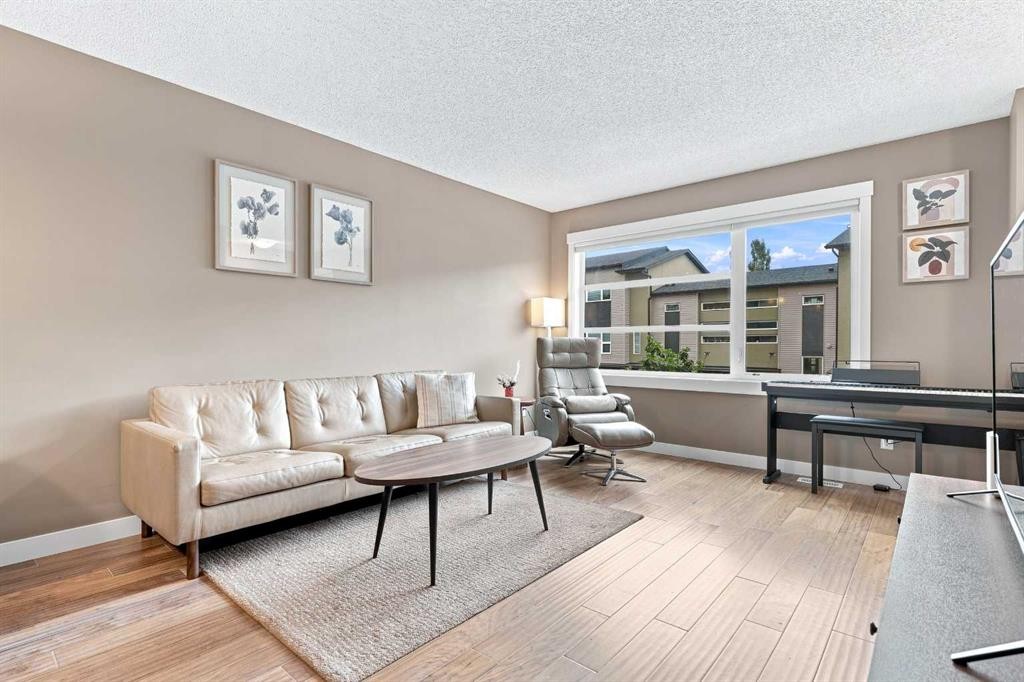 231 Covecreek Circle Ne, Calgary, AB - Indoor Photo Showing Living Room