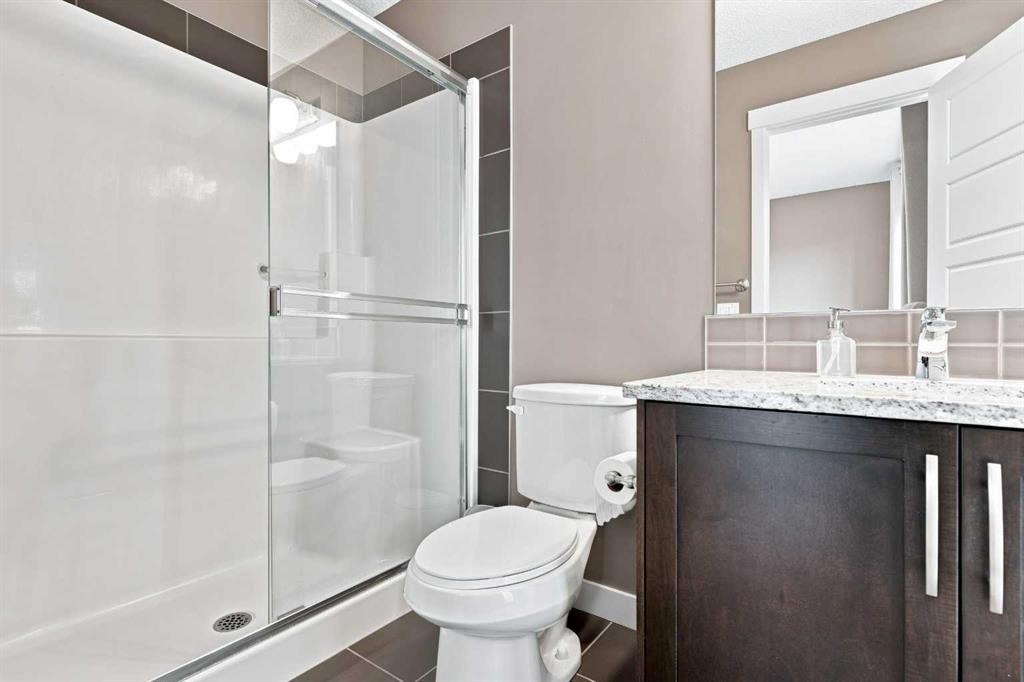 231 Covecreek Circle Ne, Calgary, AB - Indoor Photo Showing Bathroom