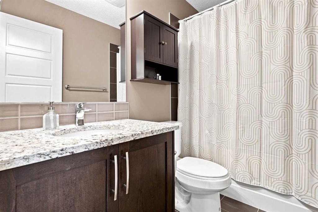 231 Covecreek Circle Ne, Calgary, AB - Indoor Photo Showing Bathroom