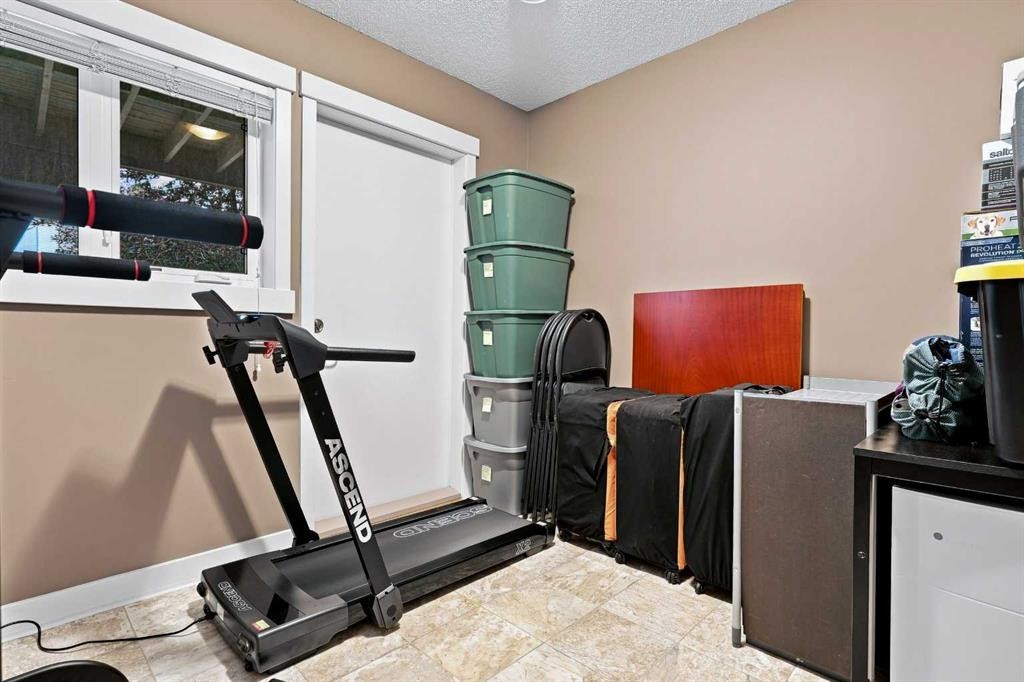 231 Covecreek Circle Ne, Calgary, AB - Indoor Photo Showing Gym Room
