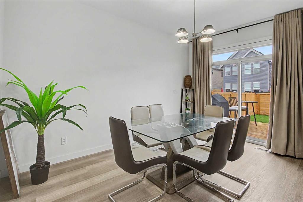 67 Copperhead Grove Se, Calgary, AB - Indoor Photo Showing Dining Room