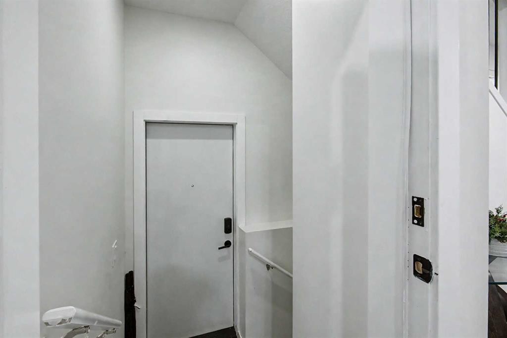 67 Copperhead Grove Se, Calgary, AB - Indoor Photo Showing Other Room
